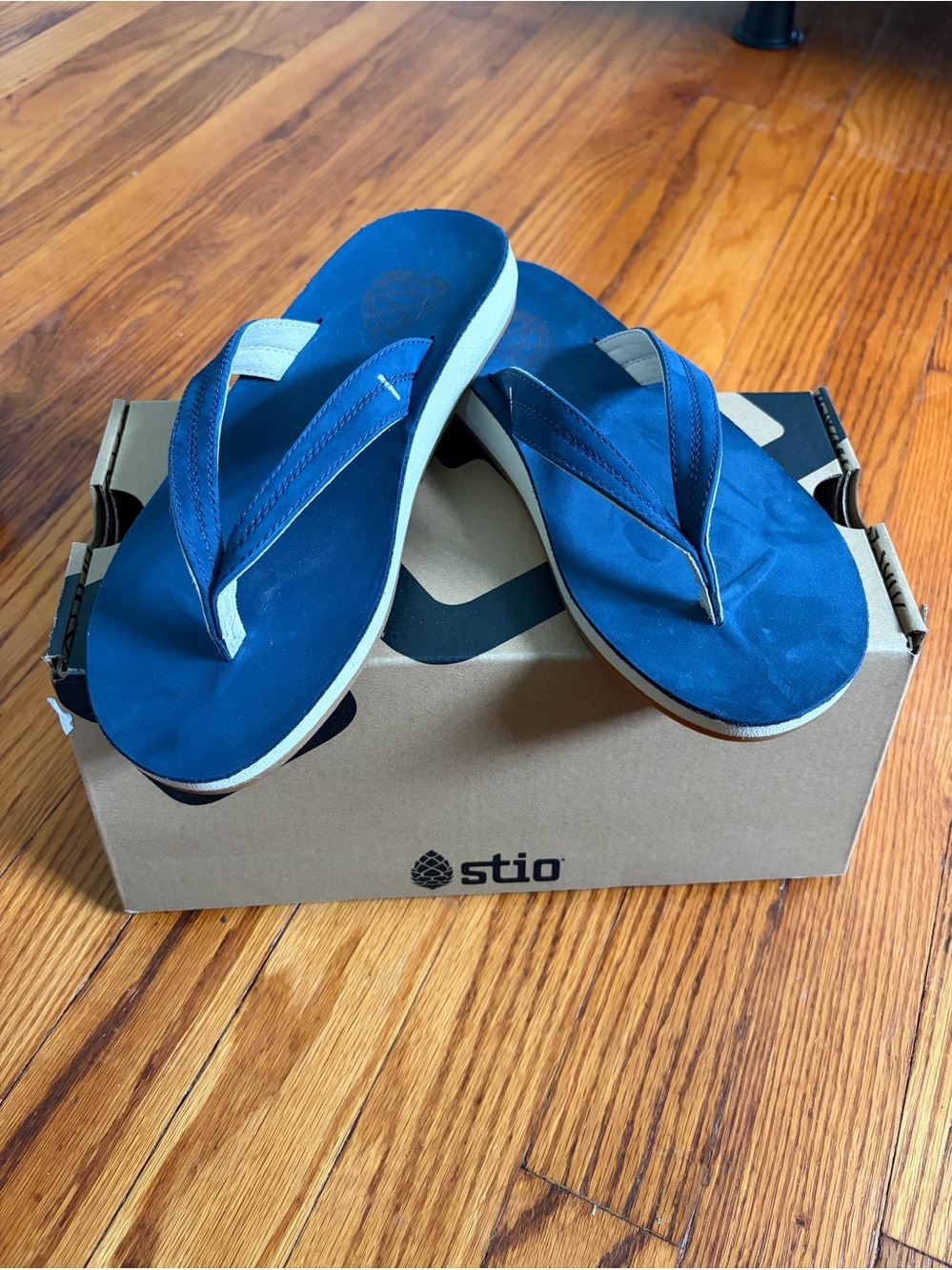 Stio women’s Blue and White Flip Flops size 7 - Cushioned Thong Sandals